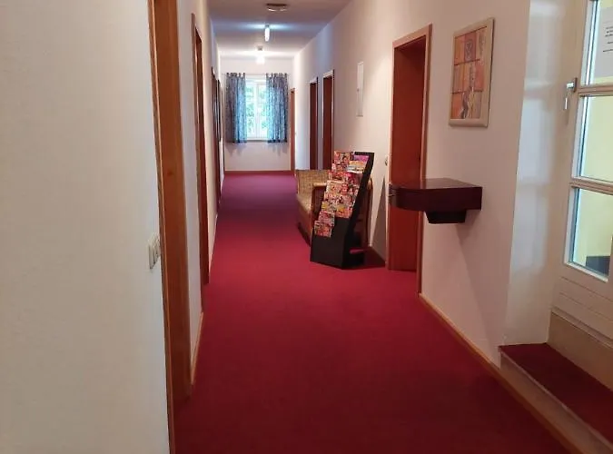 Der Heurige Im Zum Loewen Hotel