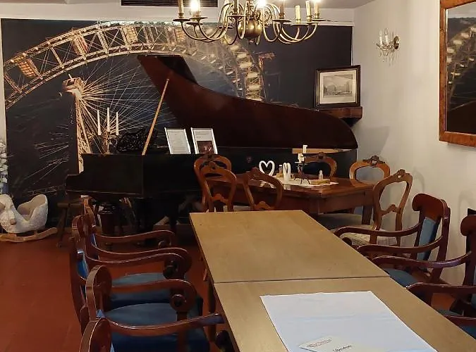 Der Heurige Im Zum Loewen Hotel