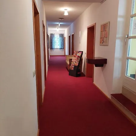 Der Heurige Im Zum Loewen Hotel