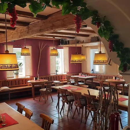 Der Heurige Im Zum Loewen Hotel *